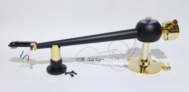 Viscous damped unipivot tonearm 12″. Luxury version.